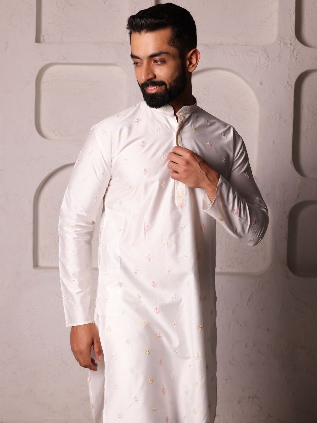 Men Handloom White Straight Embroided Kurta