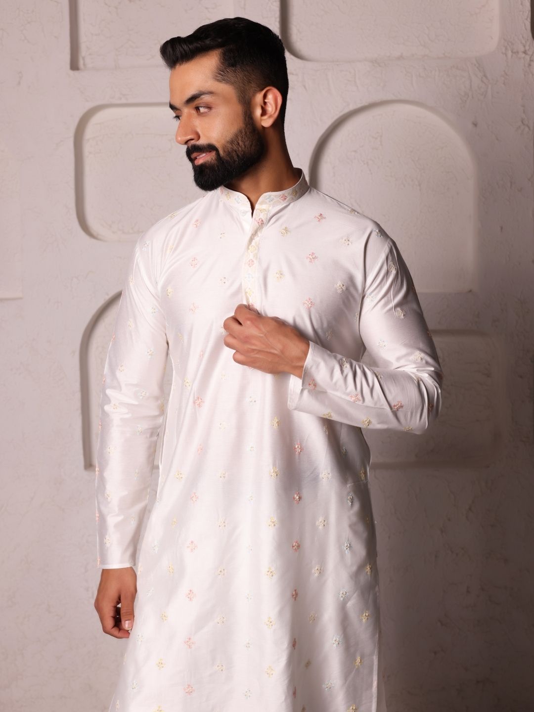 Men Handloom White Straight Embroided Kurta